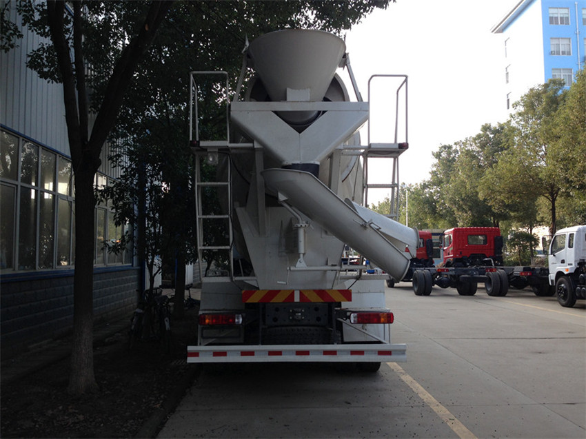 大運(yùn)風(fēng)度6方攪拌車價(jià)格 大運(yùn)風(fēng)度6方攪拌車價(jià)格