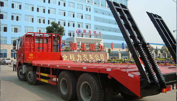 湖北程力集團(tuán)平板運(yùn)輸車的保養(yǎng)與介紹